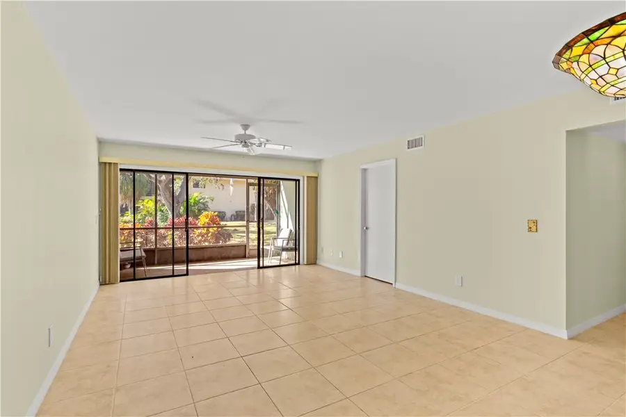 400 18th Street #D2, Vero Beach, FL 32960 - Image #2