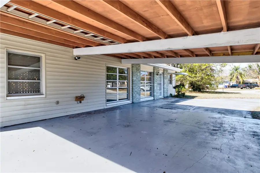 2233 2nd Street Sw, Vero Beach, FL 32962 - #2