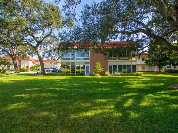 9 Vista Palm Lane #201, Vero Beach, FL 32962