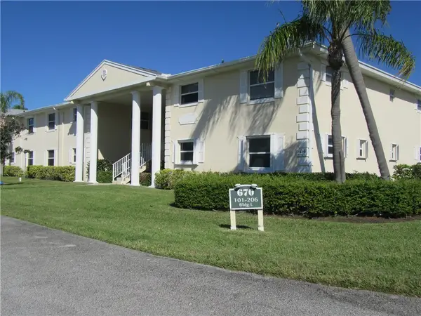 670 E Lake Jasmine Circle #104, Vero Beach, FL 32962