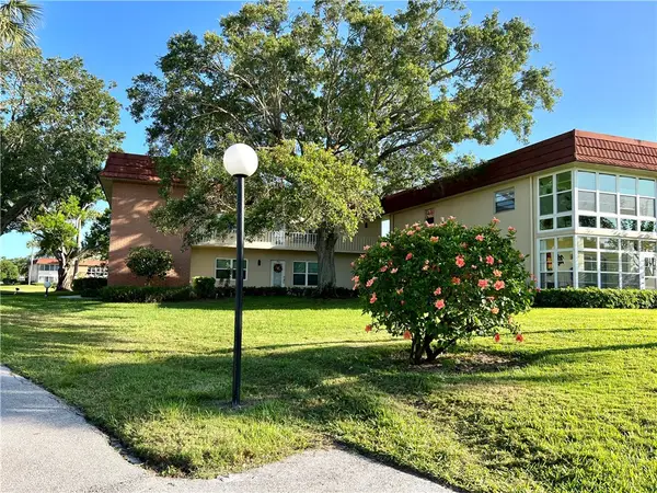94 Spring Lake Drive #106, Vero Beach, FL 32962