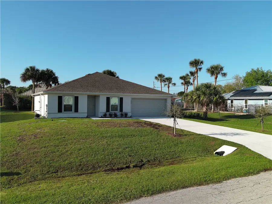 450 Kendall Avenue, Sebastian, FL 32958 - #3