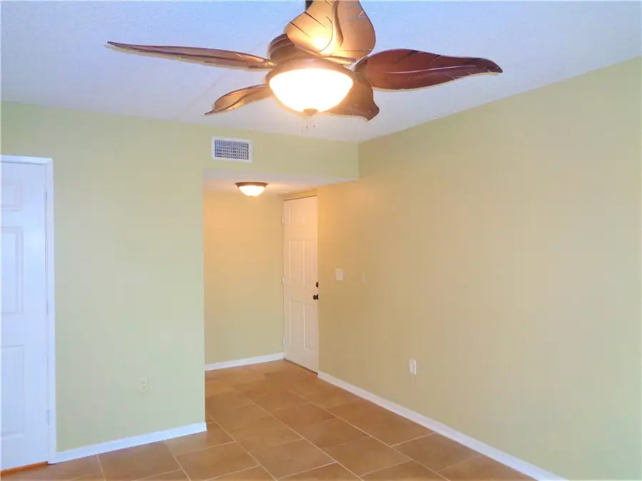 1650 N 42nd Circle #206, Vero Beach, FL 32967 - #3
