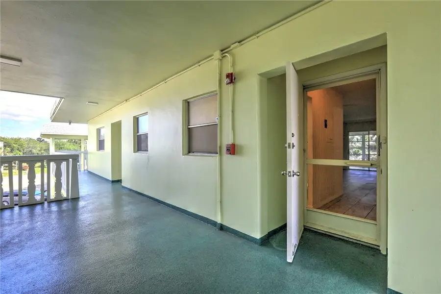 1100 W Ponce De Leon Circle W #W305, Vero Beach, FL 32960 - #2