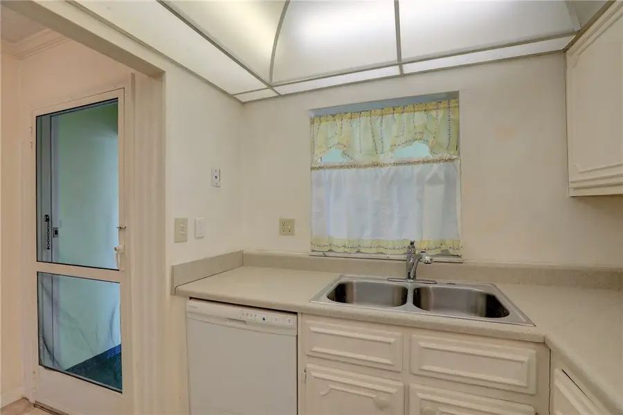 1100 W Ponce De Leon Circle W #W305, Vero Beach, FL 32960 - #3