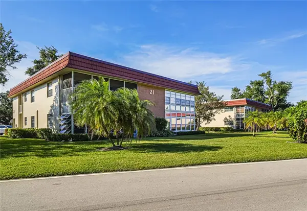 21 Pine Arbor Lane #104, Vero Beach, FL 32962