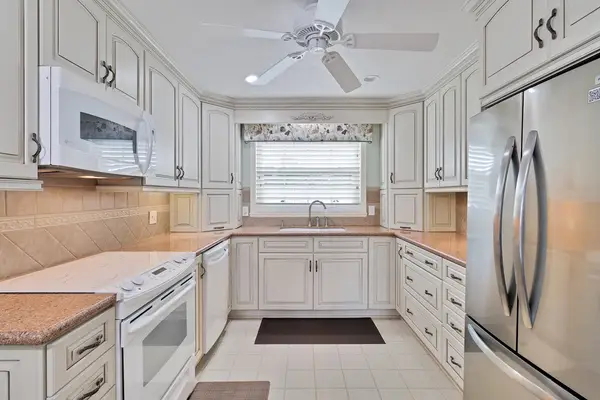 830 Lake Orchid Circle #207, Vero Beach, FL 32962