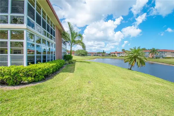66 Woodland Drive #106, Vero Beach, FL 32962