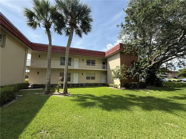 99 Spring Lake Drive #101, Vero Beach, FL 32962