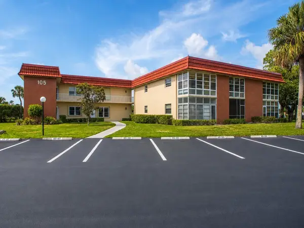 105 Spring Lake Court #102, Vero Beach, FL 32962