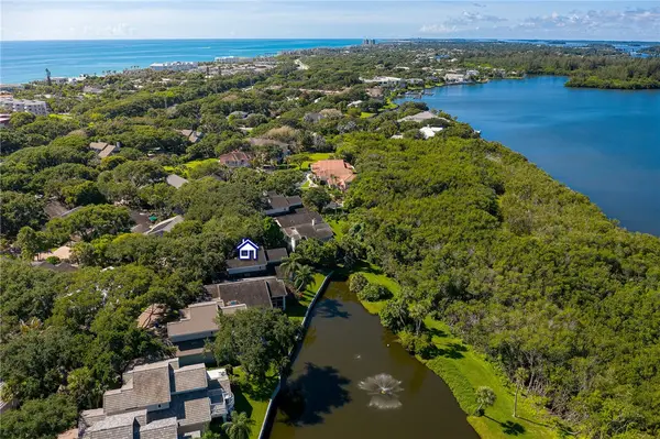 220 S Peppertree Drive, Vero Beach, FL 32963