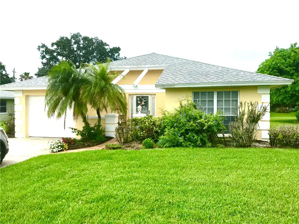 370 N Grove Isle Circle, Vero Beach, FL 32962 - #1