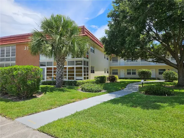31 Pine Arbor Lane #102, Vero Beach, FL 32962