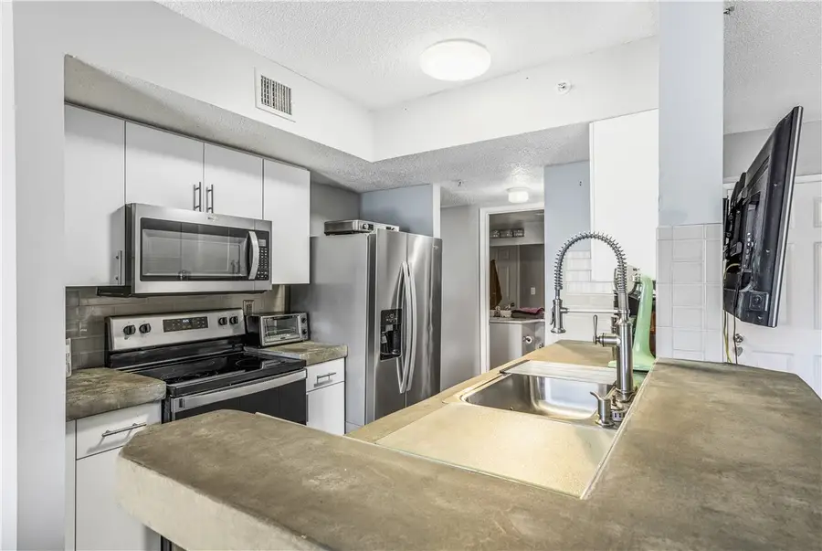1570 S 42nd Circle #203, Vero Beach, FL 32967 - #3