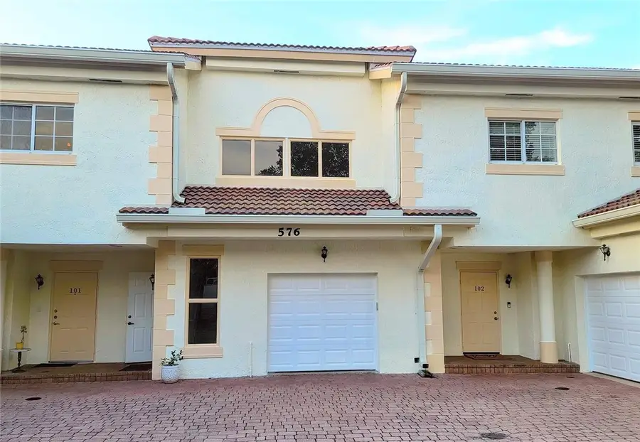 576 7th Square #202, Vero Beach, FL 32962 - #2