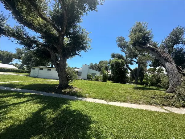 594 Acacia Road, Vero Beach, FL 32963