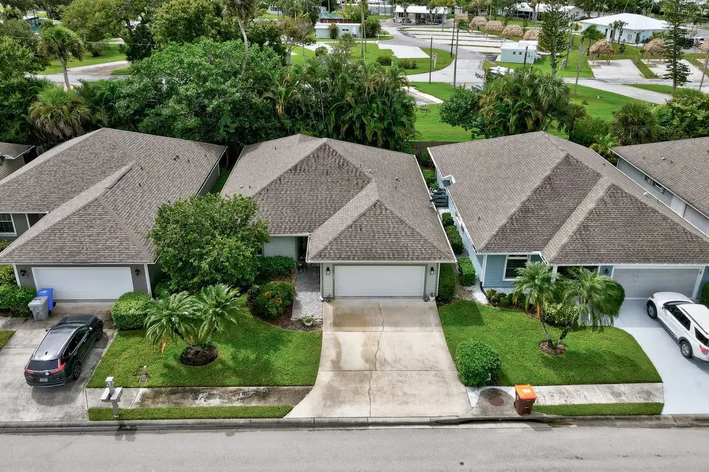 325 Hawthorne Lane, Vero Beach, FL 32962 - #1