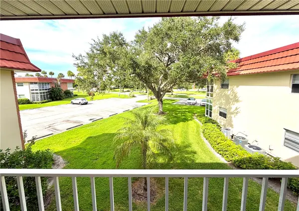 9 Vista Palm Lane #202, Vero Beach, FL 32962