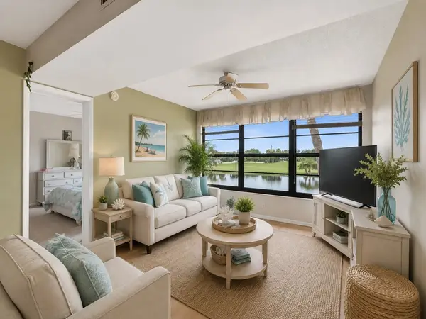 2 Plantation Drive #204, Vero Beach, FL 32966