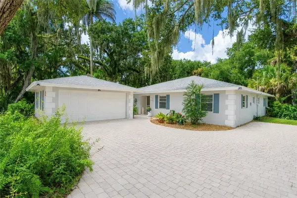 726 Royal Palm Place, Vero Beach, FL 32960