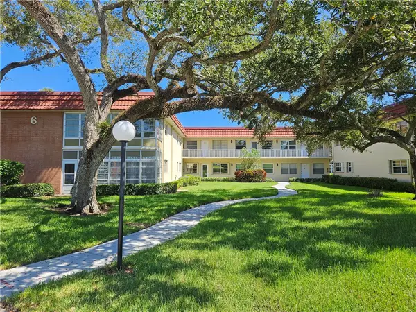 6 Vista Palm Lane #103, Vero Beach, FL 32962