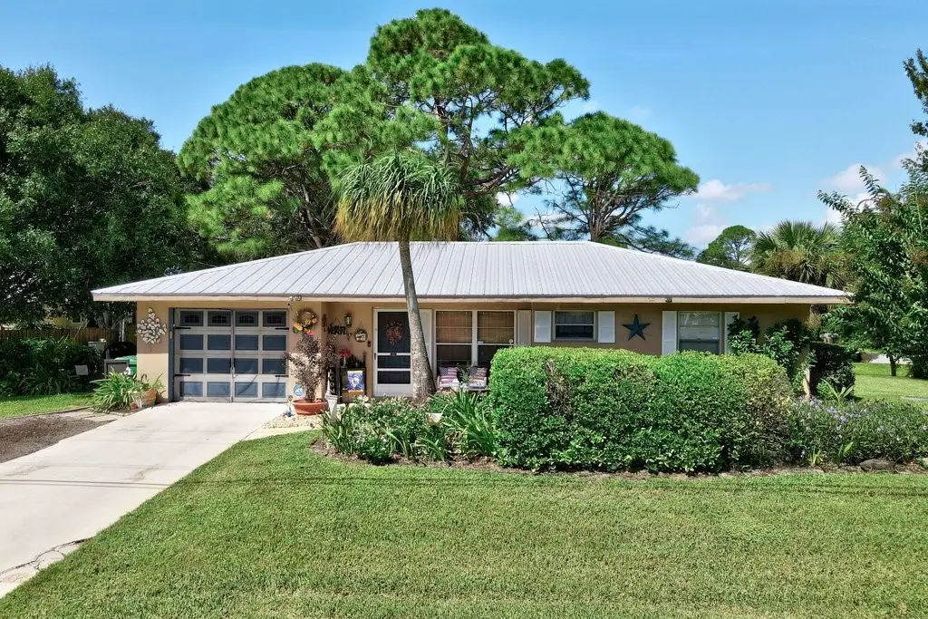 692 Barber Street, Sebastian, FL 32958 - #1