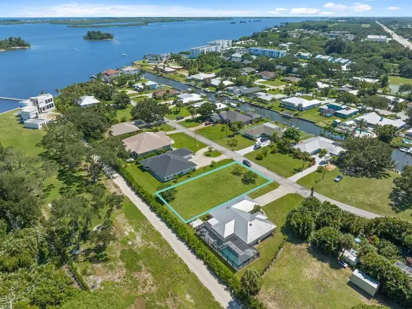 6616 110th Place, Sebastian, FL 32958