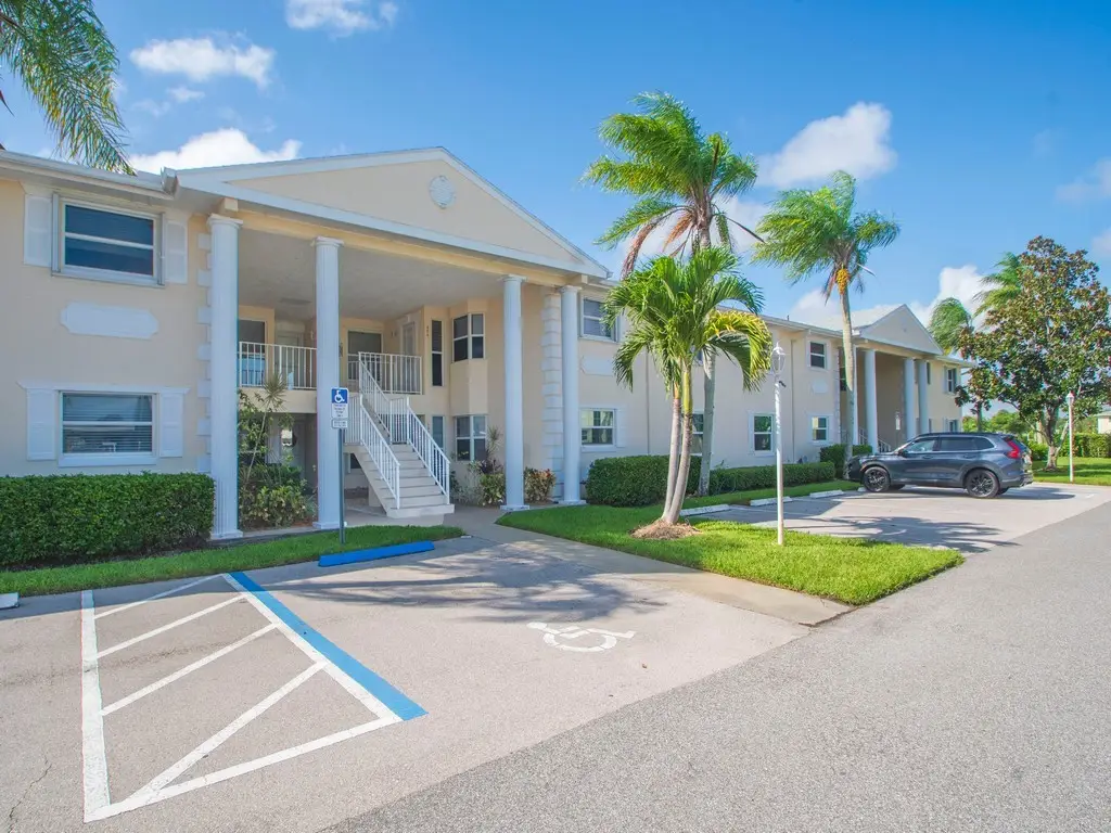 655 W Lake Jasmine Circle #206, Vero Beach, FL 32962 - #1