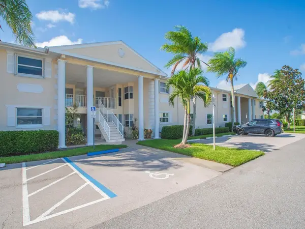 655 W Lake Jasmine Circle #206, Vero Beach, FL 32962