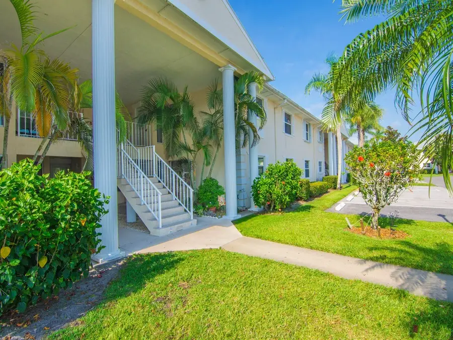 655 W Lake Jasmine Circle #206, Vero Beach, FL 32962 - #2