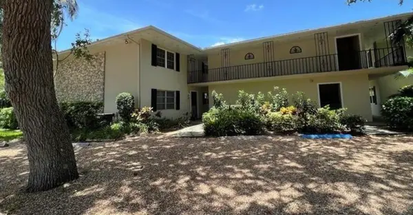 800 SW Coquina Lane #204, Vero Beach, FL 32963