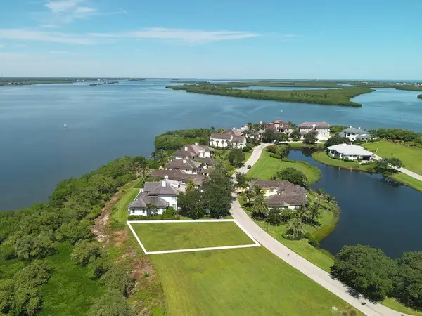 9225 W Marsh Island Drive, Vero Beach, FL 32963