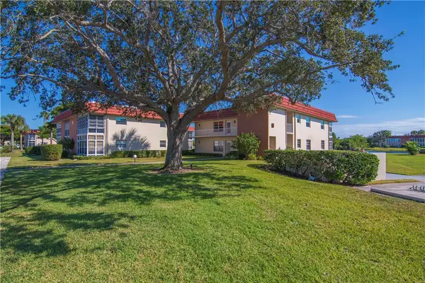 68 Royal Oak Court #202, Vero Beach, FL 32962