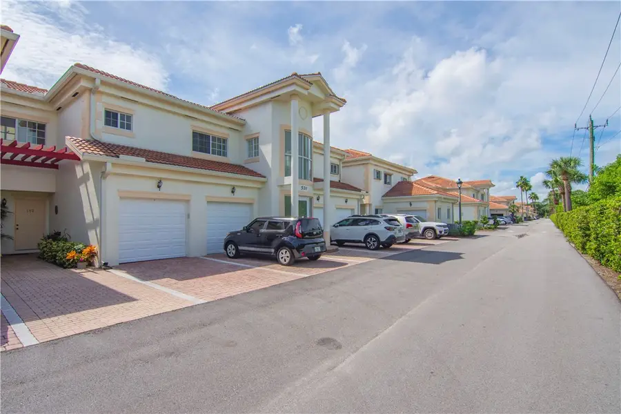 520 7th Square #202, Vero Beach, FL 32962 - #2