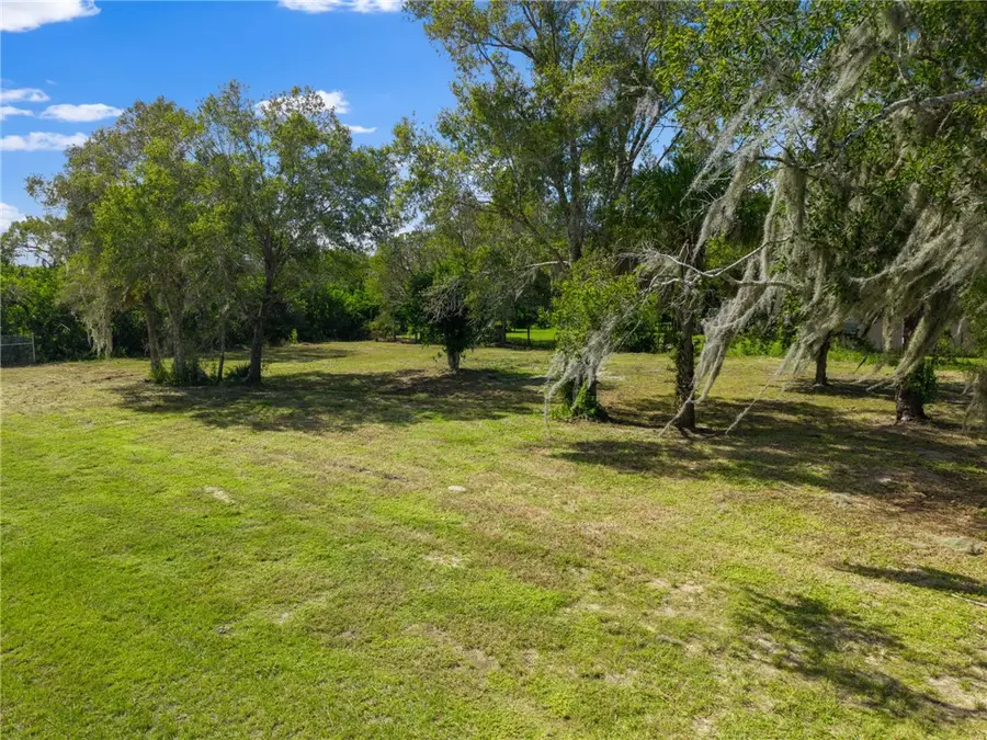 1075 Lincoln Street, Fellsmere, FL 32948 - #2