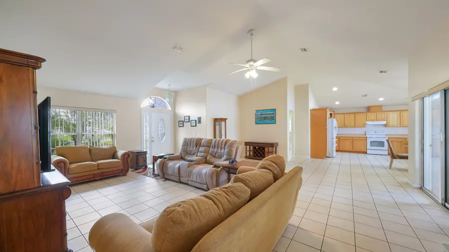 45 Bud Field Dr, Palm Coast, FL 32137 - Image #3