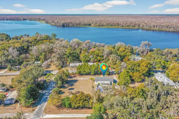 808 Front St, Welaka, FL 32193