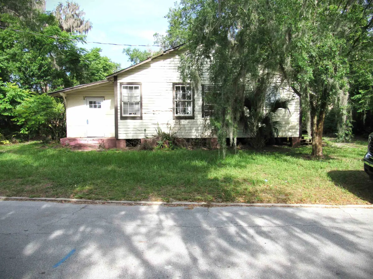 14 S Lake St, Crescent City, FL 32112 - #1