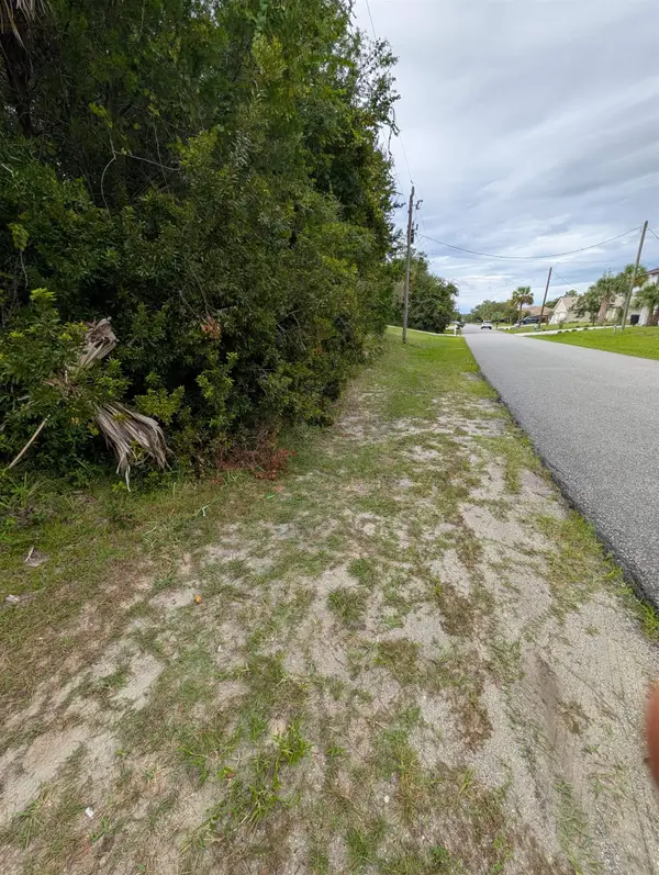9 Columbia Ln, Palm Coast, FL 32137