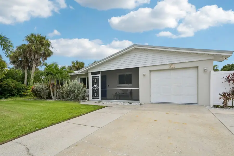 631 Coral Dr, Nokomis, FL 34275 - #3