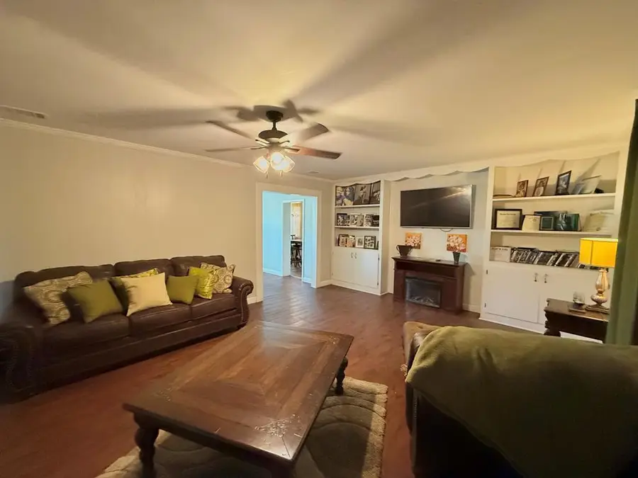 44 Kersey St, Hazlehurst, GA 31539 - Image #2