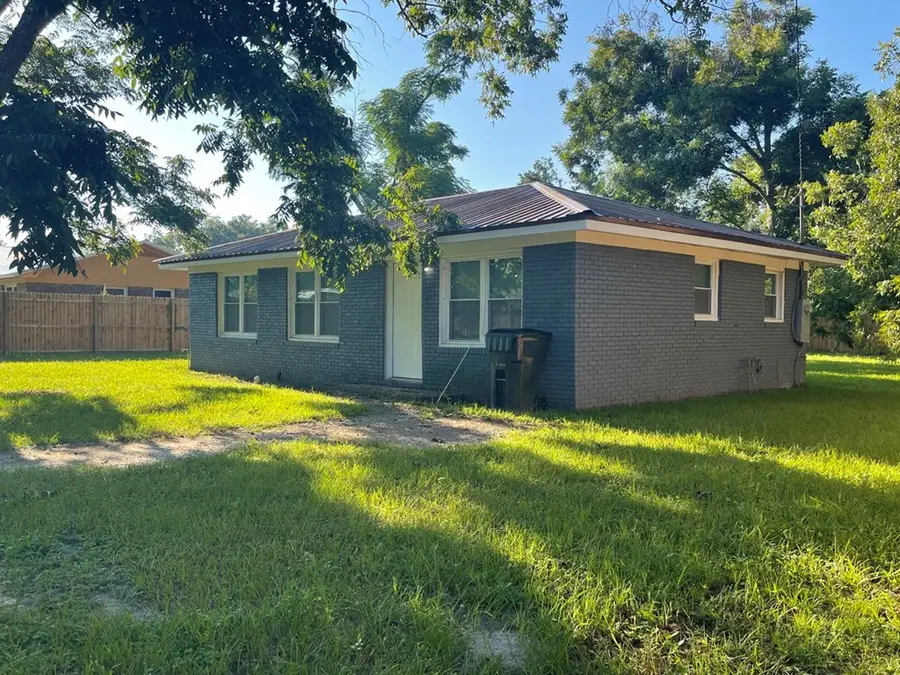 17 Young St, Hazlehurst, GA 31539 - Image #2