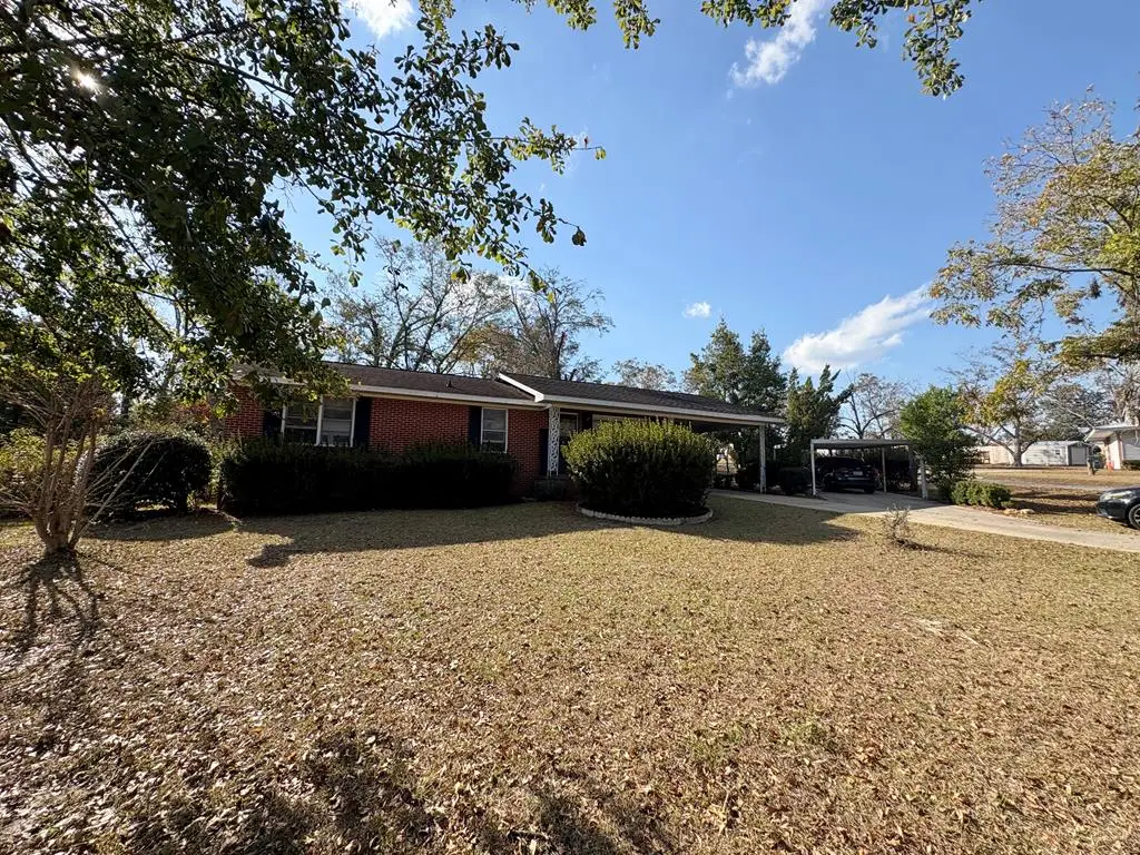 165 N Hamilton St, Lyons, GA 30436 - Image #1