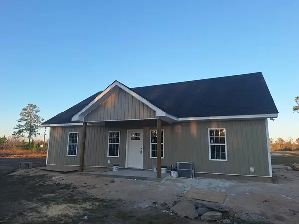 155 Peach Ln, Baxley, GA 31513