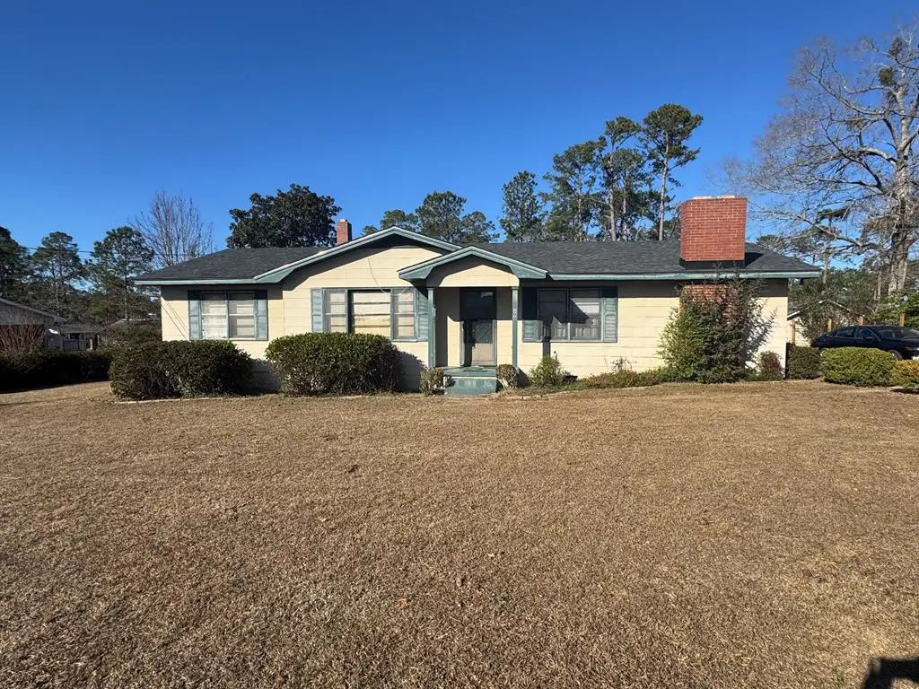 300 W Columbia Ave, Lyons, GA 30436 - Image #1