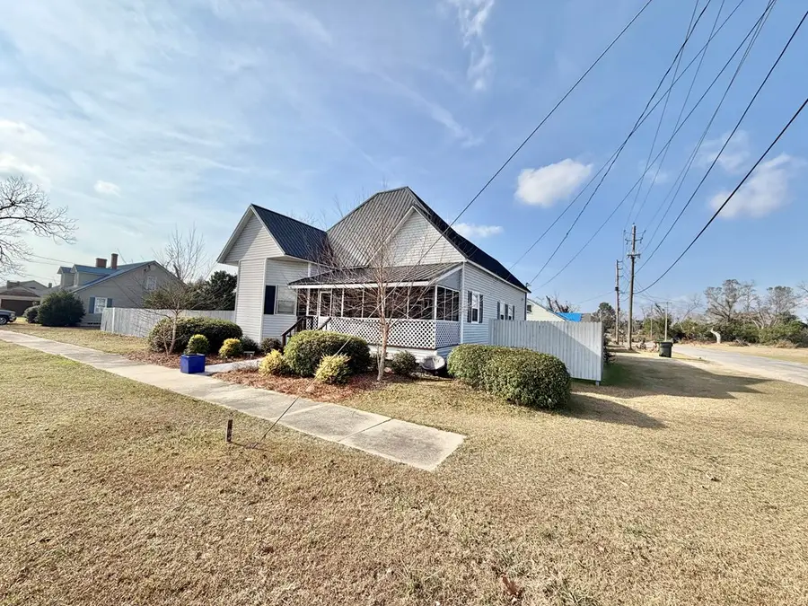 49 N Gill St, Hazlehurst, GA 31539 - Image #2