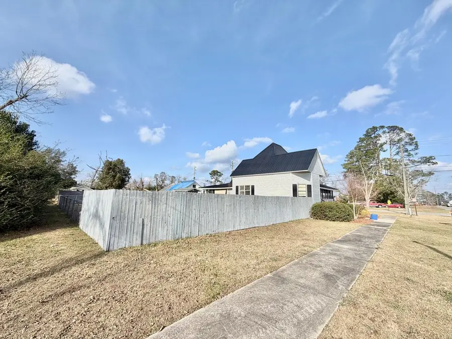 49 N Gill St, Hazlehurst, GA 31539 - Image #3