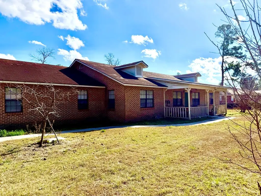33 Hester St, Hazlehurst, GA 31539 - #1