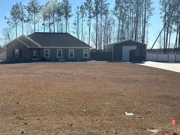 388 Forest Ave, Baxley, GA 31513