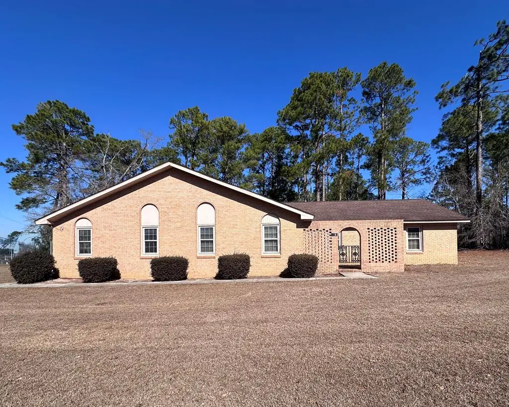 564 W Oglethorpe Ave, Lyons, GA 30436 - #1